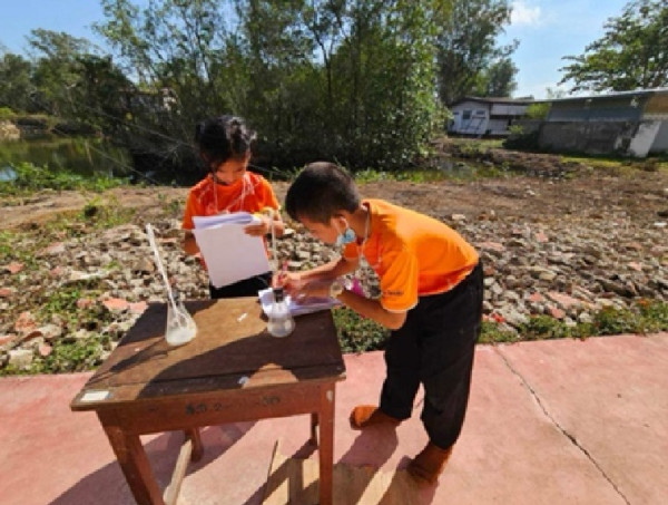 โครงการ/กิจกรรมเข้าถึงชุมชน ในด้านการให้การศึกษา เรื่องระบบนิเวศน์น้ำจืด